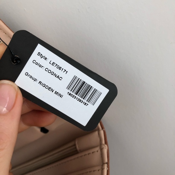 SOLD GUESS crossbody cellphone wallet purse - Picture 2 of 7